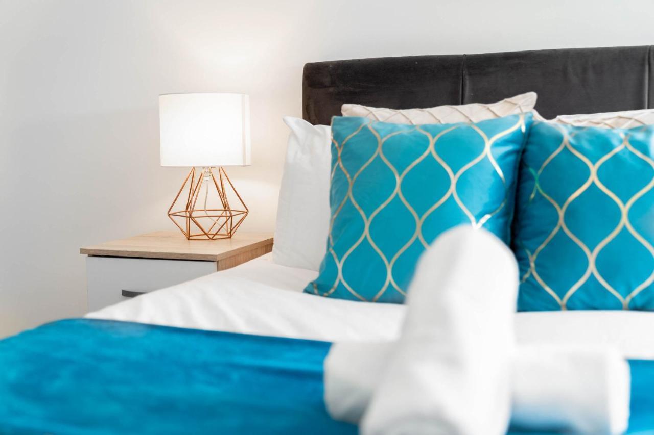 City Centre - Two Bedroom Apartment - Juliet Balcony - Secure Parking - Wifi - Smart Tv Birmingham Bagian luar foto